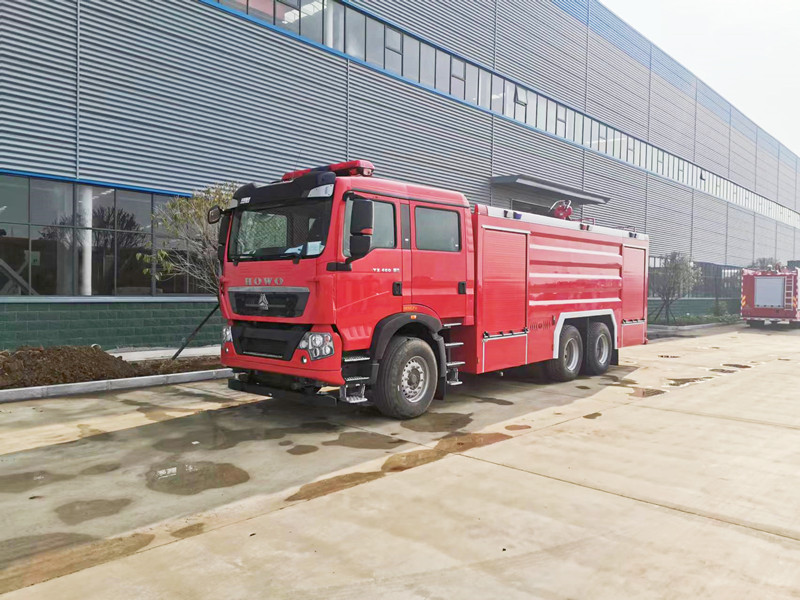 國(guó)六豪沃18噸水罐消防車